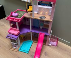 Barbie Dream house & accessories