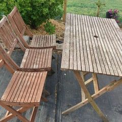 Table + chairs