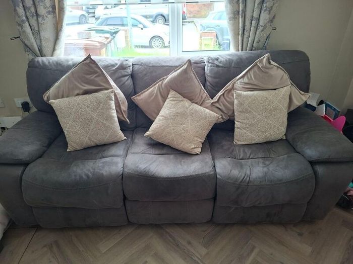 3 & 2 Reclining sofa set