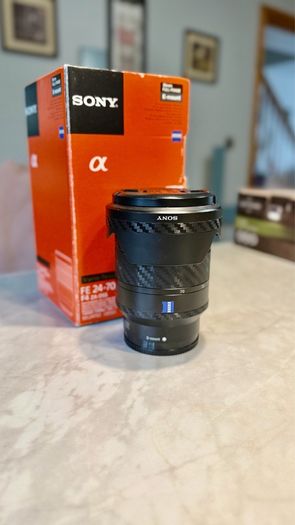 Sony FE 24-70mm f/4 ZA OSS Zeiss Vario-Tessar T Zoom lens