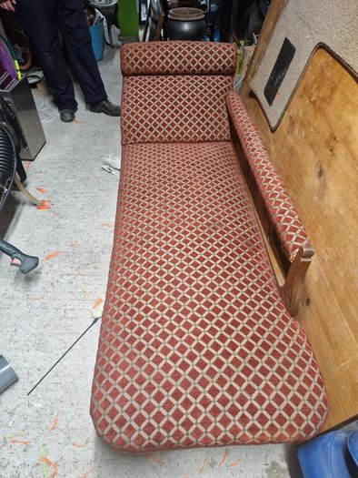 chaise lounge