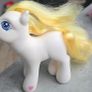 Flutterbutter (2) Flutter Butter Toys R Us USA Exclusive with Brush MLP G3 My Little Pony 2002 Image 4