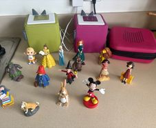 2 tonie boxes and 15 characters