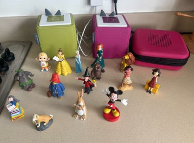 2 tonie boxes and 15 characters