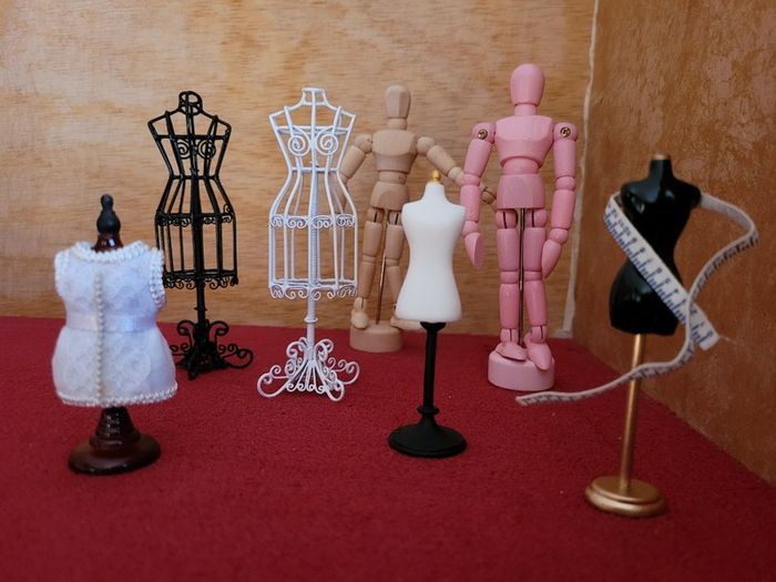 Dolls house / Miniature - sewing machines, haberdashery etc
