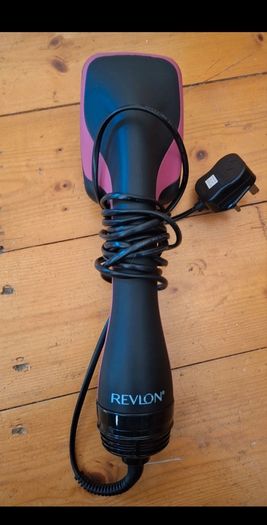 Revlon One-Step Hair Dryer and Styler 2-in-1 hot air styling tool