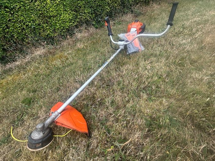 hedge strimmer