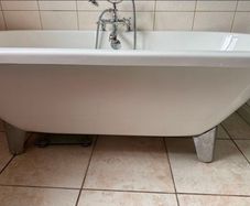 Freestanding bath