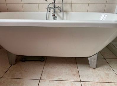 Freestanding bath