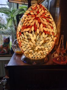 Egg-shaped mosaic lamp