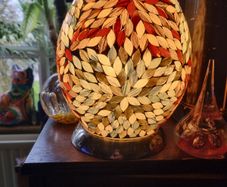 Egg-shaped mosaic lamp