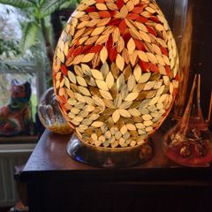 Egg-shaped mosaic lamp