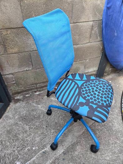 Kids desk chair