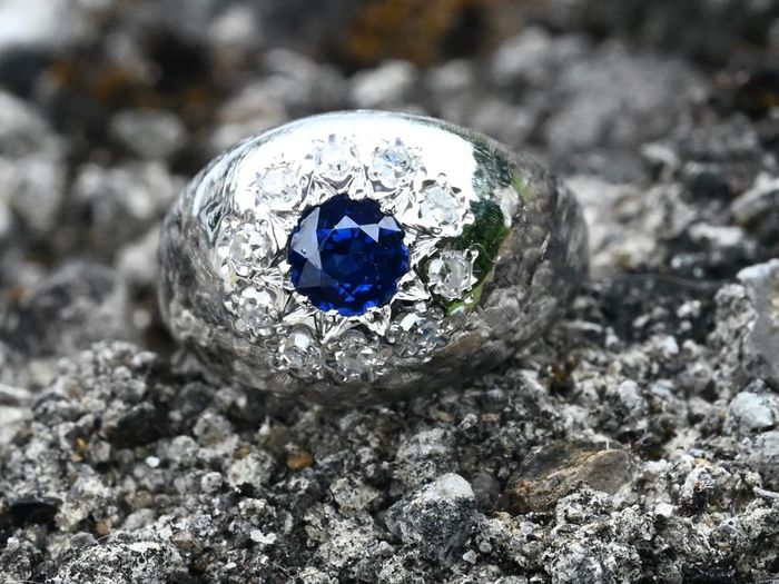 Vintage Ladies or Gents 1960s Sapphire & Diamond Ring