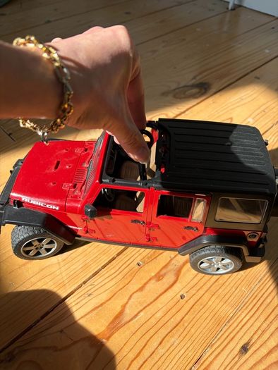 Bruder Jeep Wrangler Unlimited Rubicon 1:16