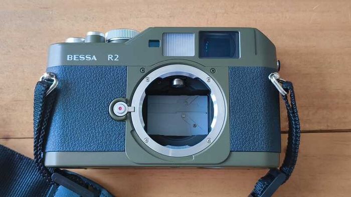Voigtlander Bessa R2 Olive 35mm Rangefinder