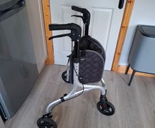 3 wheel rollator