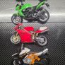 Motorbike model set of 5 diecast model motorcycles in 1:18 scale Image 2