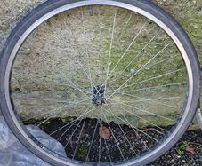 Bontrager AT 550 28" front wheel