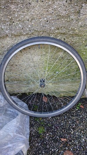 Bontrager AT 550 28" front wheel