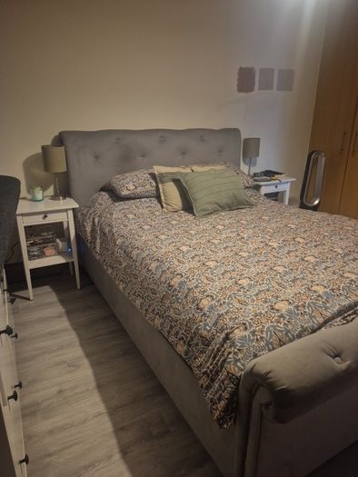 King size bed