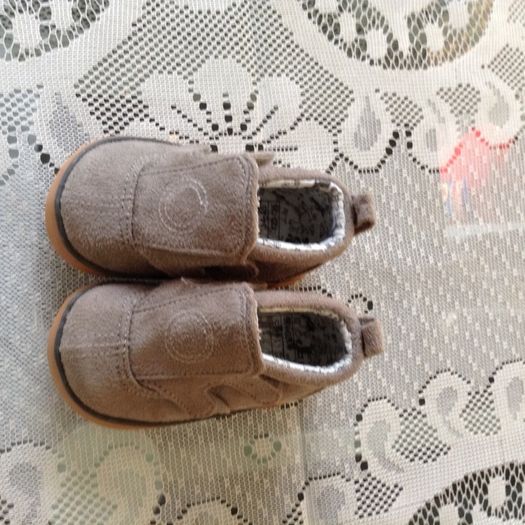 Boys brand new shoes size is 1 (uk 0.5)