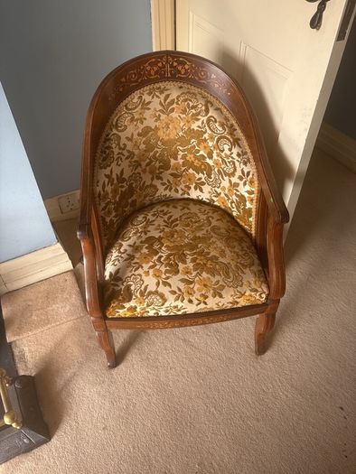 2 matching chairs