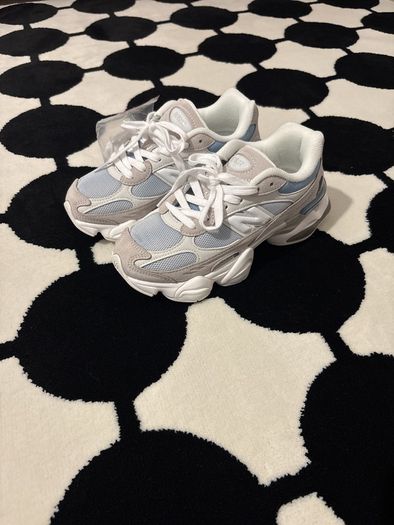 New Balance 9060R womens trainers UK4 Brand new