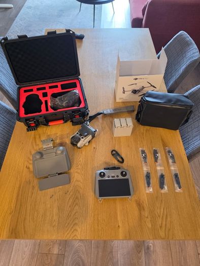 DJI Mini 4 Pro Fly More Combo | RC 2 | 3 Batteries | Hard Case | Only 9 Flight Hours