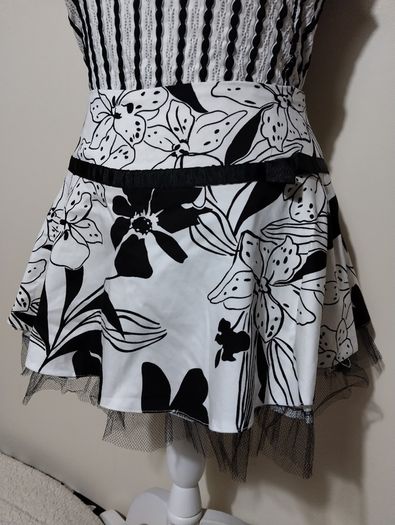 fabulous Ax Paris Black & White Skirt