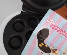 Swan cupcake maker