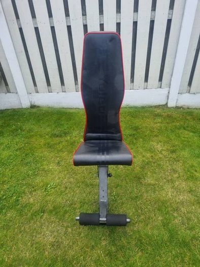 Foldable weight bench