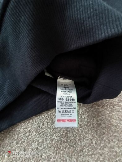 NEW.boy's jumper .age 6