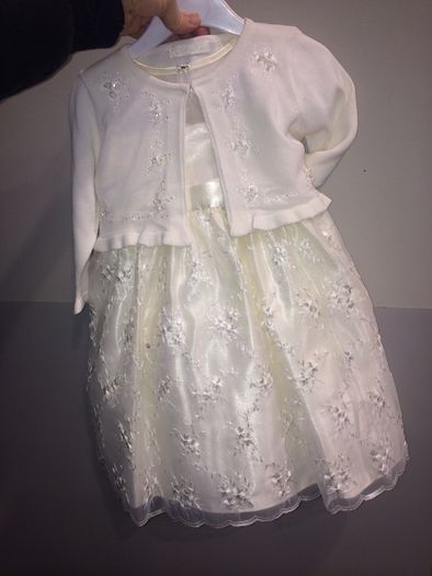 3 flowergirl dresses sizes: 2y 4y 6y