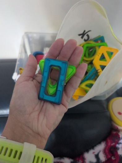 Magnetic tiles