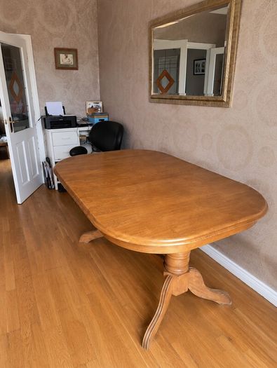 Solid Wood Extendable Dining Table & 5 Chairs