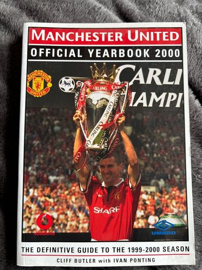 Manchester United Official Yearbook 2000
