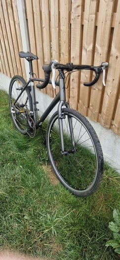Specialized gravel bike ( serviced )( delivery )