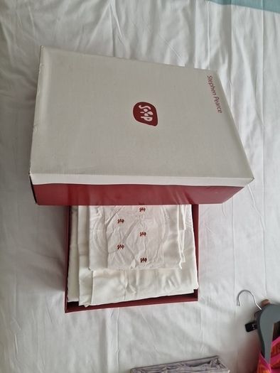 New Stephen Pearce double white bed set