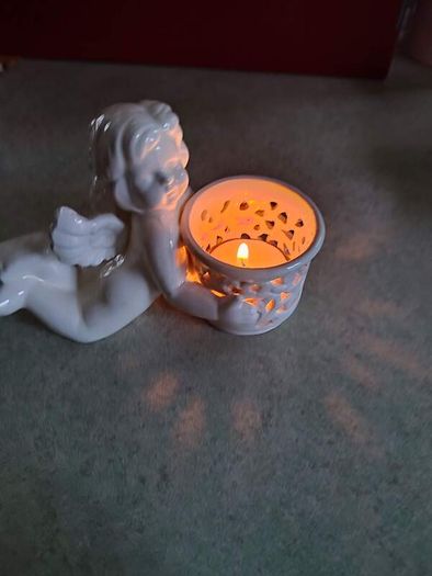 Small angel figurines candle holder