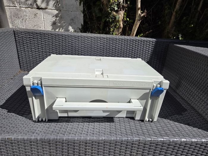 Variety of different size festo systainers