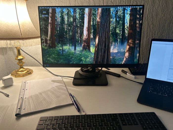 AOC 24E1Q 24 Inch IPS Full HD Monitor Height Adjustable