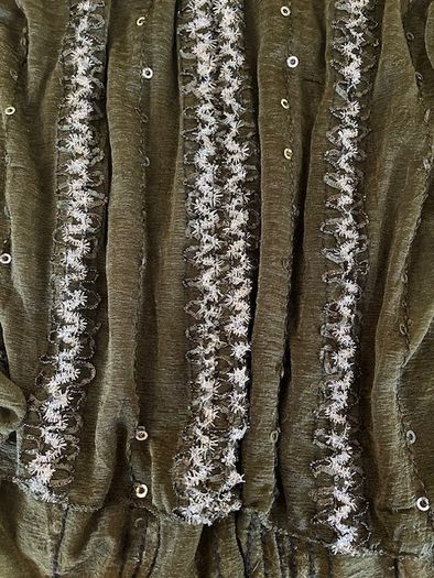 Hanger Organiser multi use - Scarf, Belt, Jewellery- Soft Green Brand New With 6 Scarves / shawls In Mint Condition.  (6)
