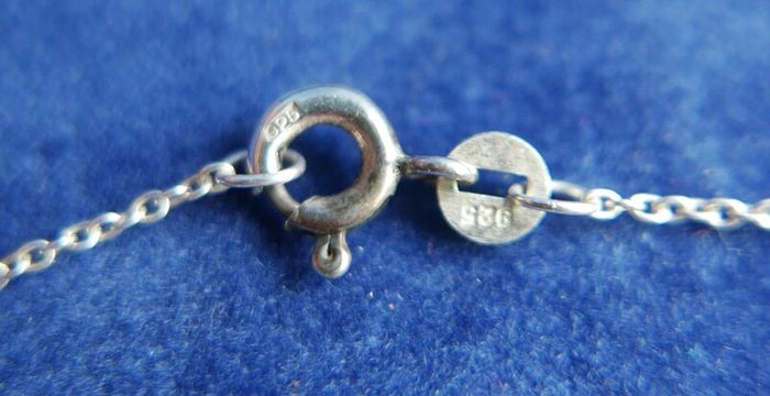 Vintage 925 Sterling Silver Celtic Knot Pendant and Necklace length 16" - 3g