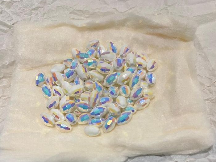 Vintage Corona Art 5200 Chalkwhite Aurorea Boreale Beads
