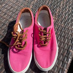 pink trainers