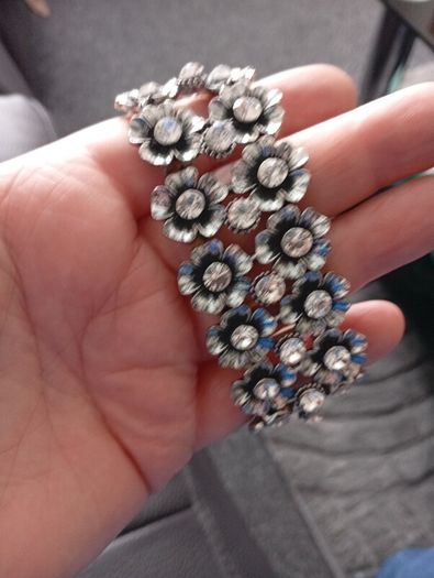 Cute bracelet very dressy