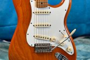 Fender vintera 70's strat aged natural.