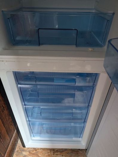 Servis Fridge Freezer