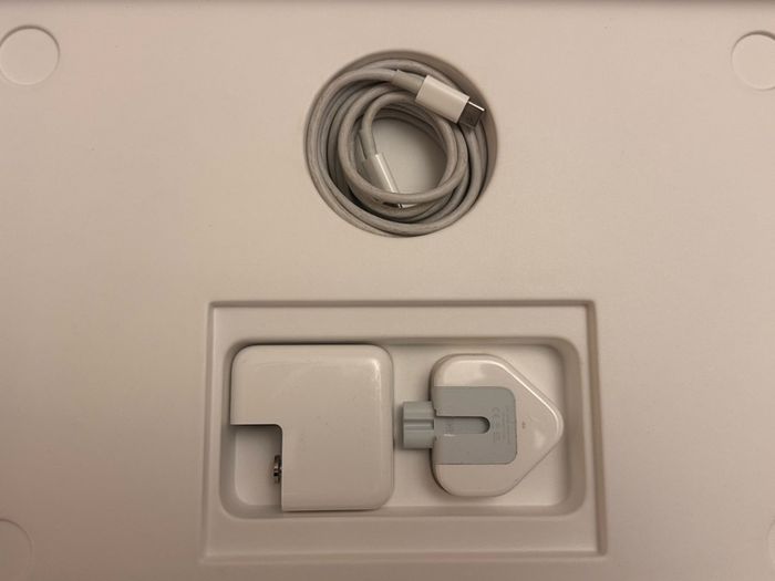 MacBook Air M1 13.3 with Magic Mouse boxed
